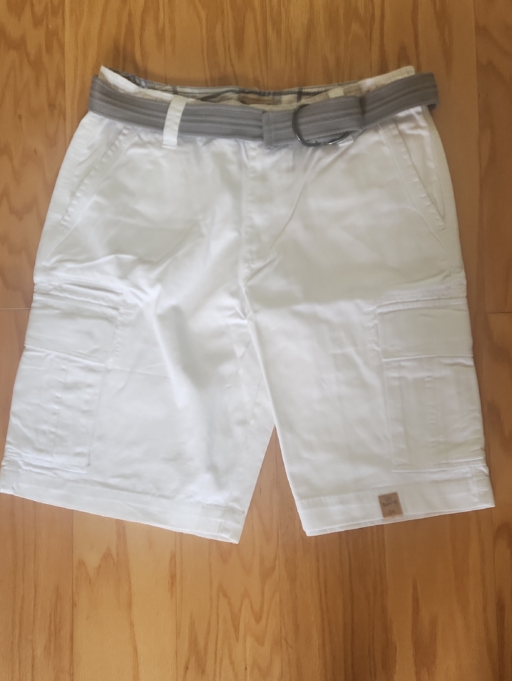 Roebuck & Co. Men's White Cargo Shorts with Grey Belt Accent 34 Nwot